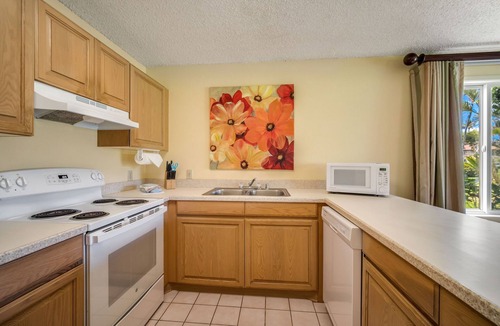Kapaa Condo | Pono Kai J107 Beachfront Resort AC! Steps to Beach & Pool
