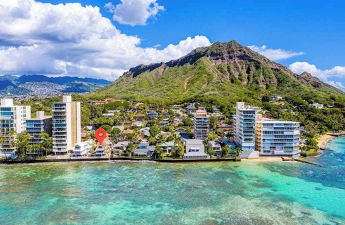 Diamond Head - Kapahulu - St. Louis House | Posh Beachfront Waikiki Home with 3 Lanais - Walk to Dining