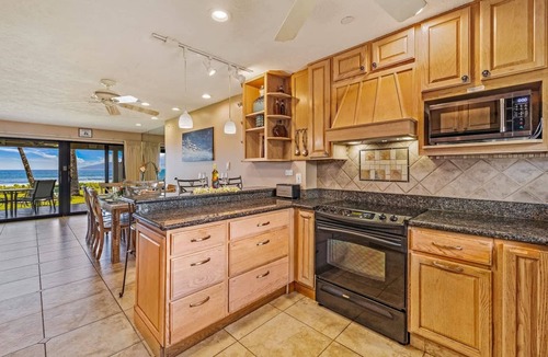 Downtown Lahaina House | Premium Oceanfront 4BR: Gated Community w/Pool