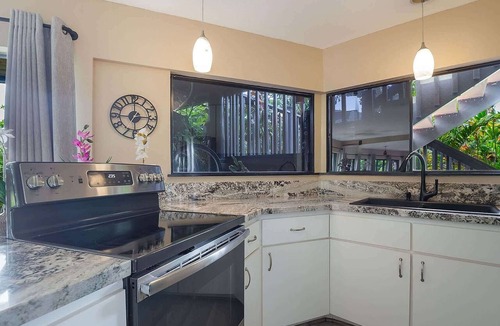 Princeville Condo | Princeville - 5BR Condos - Sleeps 14
