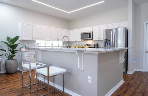 Sunset Lakes House | Pristine Fully Renovated House - 12min from Disney Parks