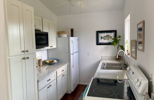 Waialee Apartment | Pristine Haleiwa North Shore Beachside Retreat-30 night minimum!