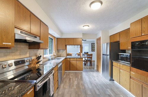 Long Pond House | Private 5BR Escape with Hot Tub & Games, Near Lakes, Hikes & Water Parks