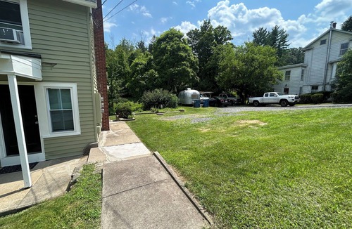Little York House | Private and Cozy 2 Bedroom House with Amenities!