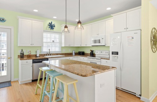 Bethany Beach House | Private beach with Beautiful Sunsets-Kids Bedroom & Entertainment room