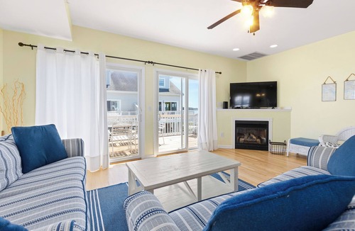 Bethany Beach House | Private beach with Beautiful Sunsets-Kids Bedroom & Entertainment room