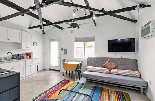 Pico - Robertson House | Private Guesthouse · Central Los Angeles