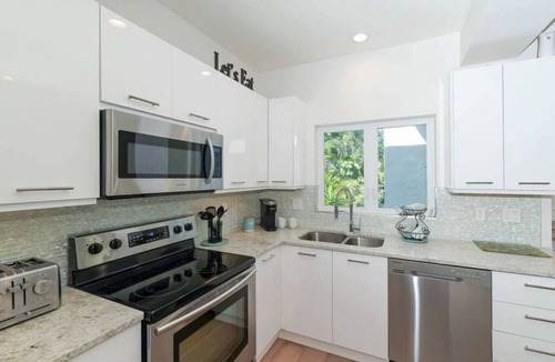 Saint Armands Key House | Private Heated Pool & Hot Tub | Near St. Armands | Close to the Beach