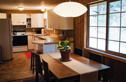 Drake Cabin | Private Hiking Trail! 2.4 miles to Estes Park, near RMNP w/King bed. Dogs ok!