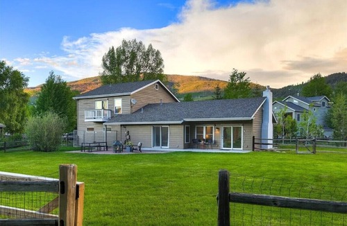 Willow Grove House | Private Home on the Blue River in Silverthorne