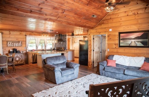 Scottsboro House | Private Hot Tub, Family Retreat! Southern Comfort