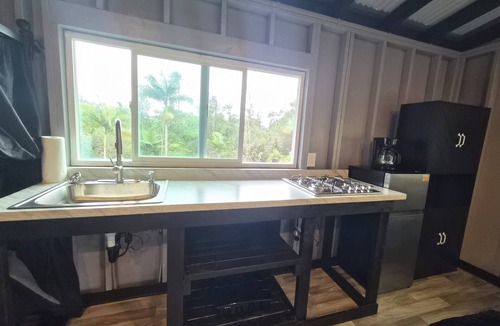 Kurtistown Cabin | Private off grid cabin with AC & WIFI near Volcano