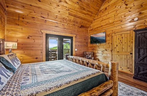 Smoky Mountains Cabin | Private Pool! Amazing Views! Movie Theater!