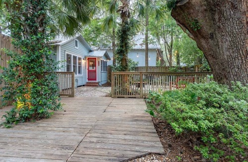 Saint Simons Island House | Proctor Cottage | Walk to Pier Village St. Simons Island Rental
