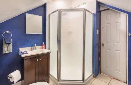 Upper Darby Apartment | Quaint 3rd Floor Loft