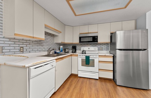 Kihei Condo | Quaint Maui Banyan Condo Across the Street from Ocean