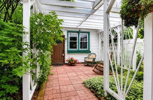 Eagles Mere Cottage | Quaint two bedroom cottage in the heart of Eagles Mere. Sleeps four guests.