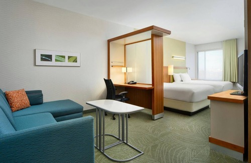 Moosic Hotel | Queen w/Sofa | SpringHill Scranton | Shoppes at Montage, Events + Games