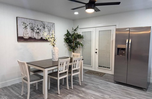 Springdale House | Recently Updated, King bed, Near U of A & Downtown