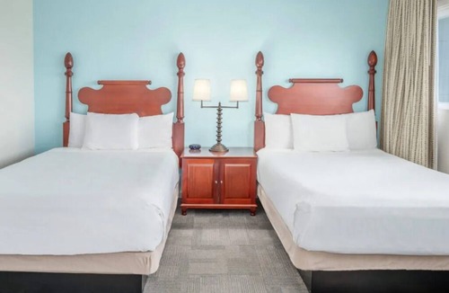 Kahului Hotel | Refreshing Kahului Stay: Outdoor Pool & Breakfast by the Beach | Garden View Roo