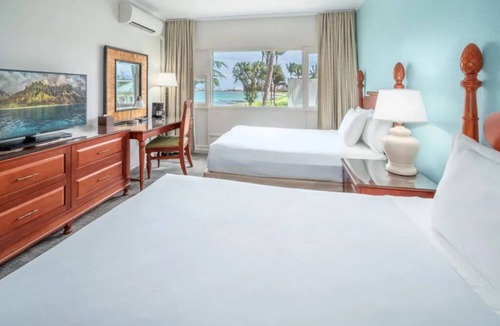 Kahului Hotel | Relax and Recharge! Two Ocean View Rooms with Outdoor Pool Access!