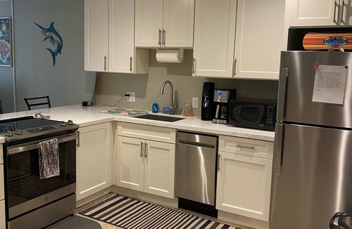 Historic Kailua Village Condo | Relax and Rejuvenate in the Heart of Kona. Minutes walk to town!