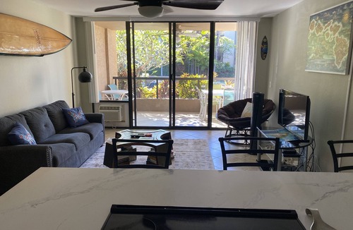 Historic Kailua Village Condo | Relax and Rejuvenate in the Heart of Kona. Minutes walk to town!