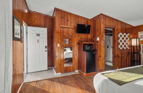 Hendersonville Hotel | Relaxing King Accommodation l Close to Downtown