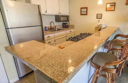 Kaunakakai Condo | Remodeled Molokai Condo with Ocean Views, WiFi, Pool & Grills