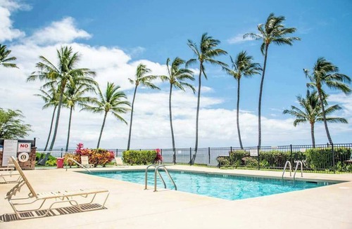 Kaunakakai Condo | Remodeled Molokai Condo with Ocean Views, WiFi, Pool & Grills
