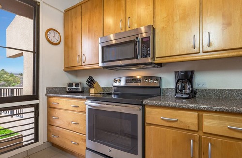 Kihei Condo | REMODELED-RARE 3 BEDROOM-OCEAN VIEWS-AC-SLEEPS 8-METICULOUS CLEANING