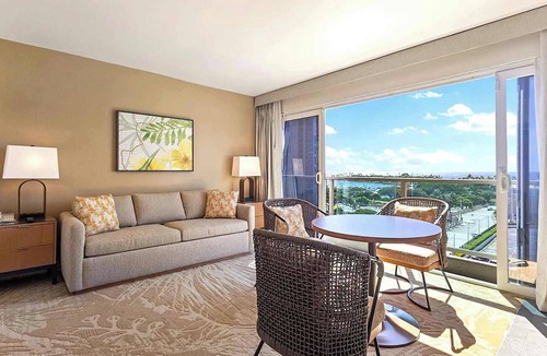 Ala Moana Condo | Renovated Ala Moana 1BR | Balcony & Mountain Views