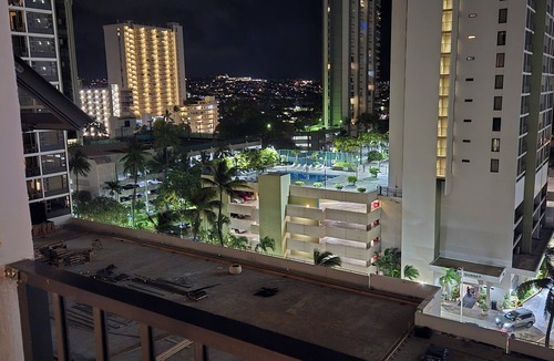 Waikiki Condo | Renovated boutique 1-bedroom condo in Waikiki! New Pool, Tennis AC, Free Parking