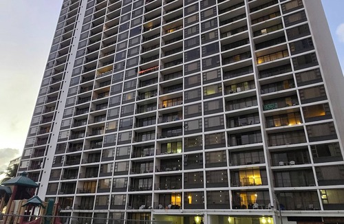 Waikiki Condo | Renovated boutique 1-bedroom condo in Waikiki! New Pool, Tennis AC, Free Parking
