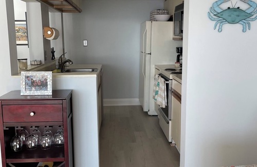 Montego Bay Condo | Renovated top floor 3 BR 2 BA oceanfront condo at 130th Street in Ocean City, MD