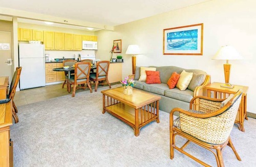 Waikiki Condo | Resort condo w/lanai & pool access