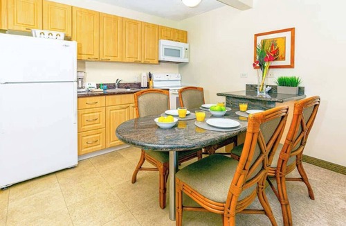 Waikiki Condo | Resort condo w/lanai & pool access