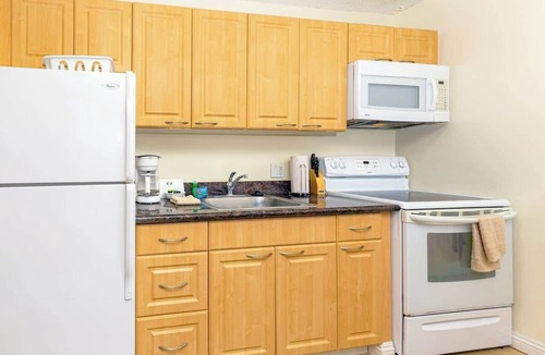 Waikiki Condo | Resort condo w/lanai & pool access