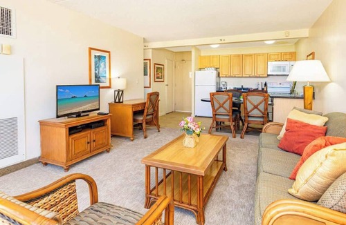 Waikiki Condo | Resort condo w/lanai & pool access