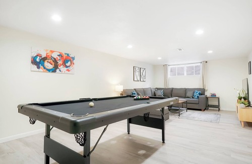 Aurora House | Revere Game House w/Pool Table, Sleeps 14