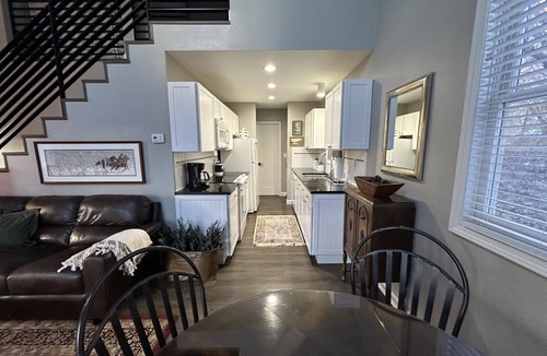 Durango House | Romantic Cottage on Private Acreage 5 min. to Downtown- Incredible Views