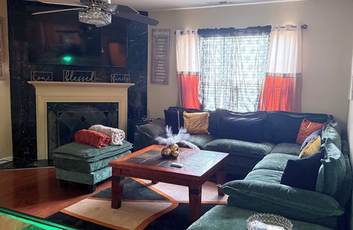 Creedmoor House | ROOMS Furnished 2 Queen RoomsSpacious CreedmoorHome Deck,Backyard Community Pool