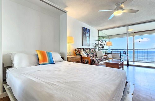 Diamond Head - Kapahulu - St. Louis Apartment | Sans Souci 303 ☘ Beachfront Studio Condo —Monthly Rental