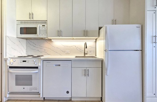 Diamond Head - Kapahulu - St. Louis Apartment | Sans Souci Beachfront Studio Condo 106