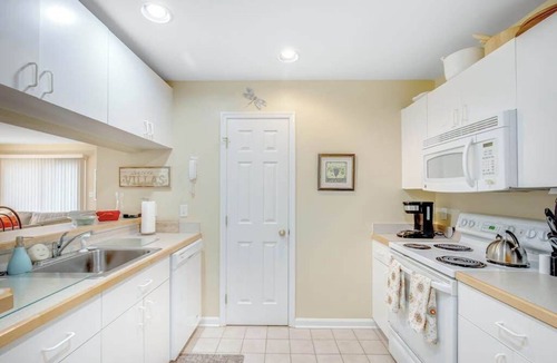 Bethany Beach Condo | Sea Colony Tennis 1st-floor condo with sauna, gym, & pool