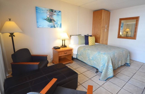Waikiki Apartment | Sea Shore 75 Steps from Waikiki Beach and Sleeps 1 - 3!