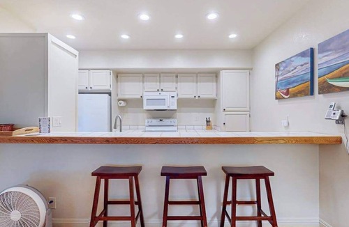 Maunaloa Condo | Secluded Molokai Condo Near the Ocean with WiFi, Pool & Grills