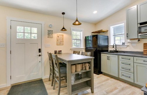 East Stroudsburg House | Secluded Poconos Cabin: 75 Acres & Fire Pit!