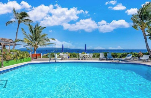 Kaunakakai Apartment | Settle Into a Molokai Oceanfront Resort Studio with Pool & WiFi