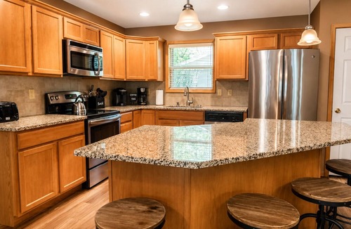 Lake Harmony Estates House | Silver Spring Lodge by PMR, 8BR Lake View, Hot Tub, Game Room, Fire Pit